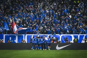 开云体育 -上海申花迎足总杯关键赛；转会期豪取连胜；更衣室稳定；医务组通报恢复的简单介绍